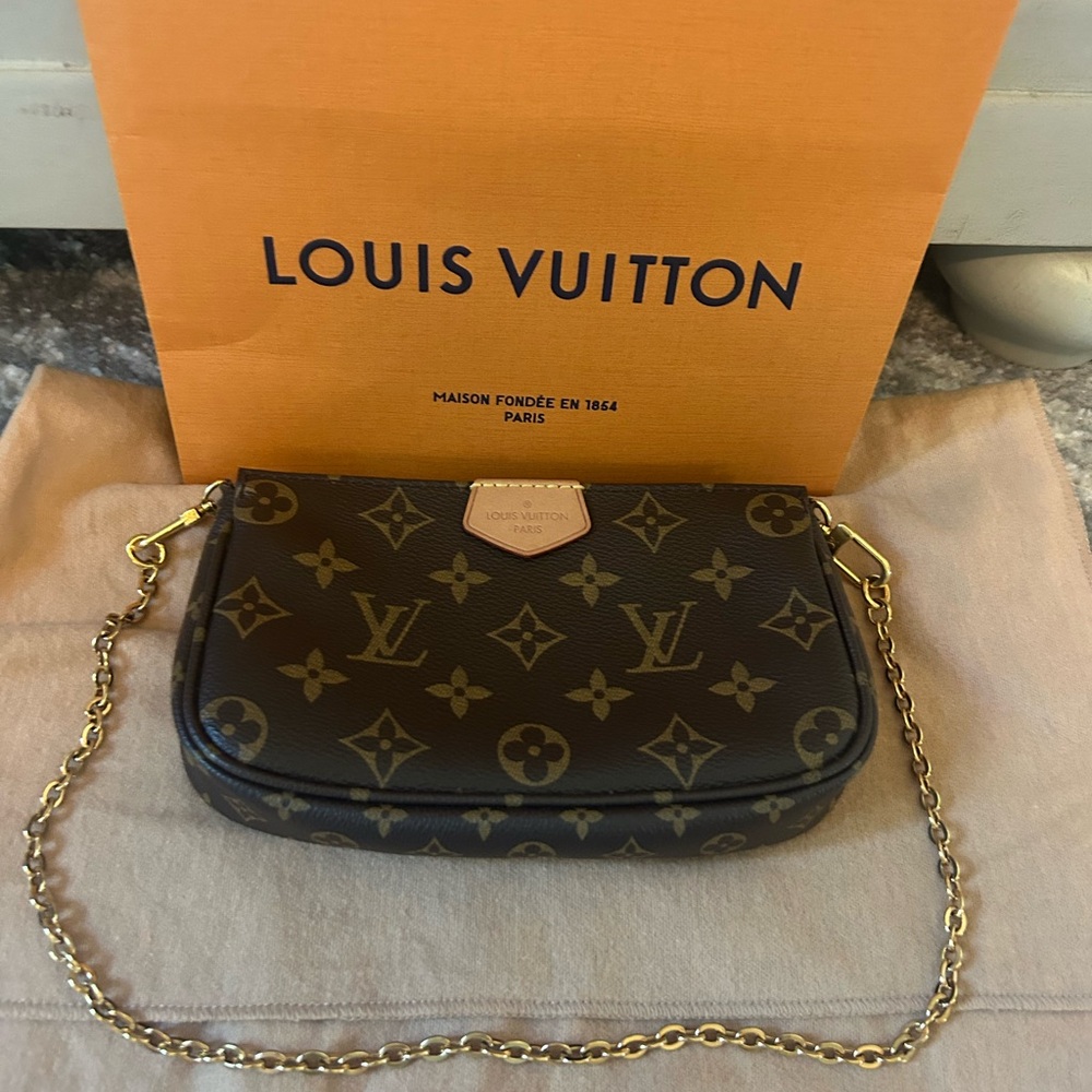 louis vuitton monogram small pochette